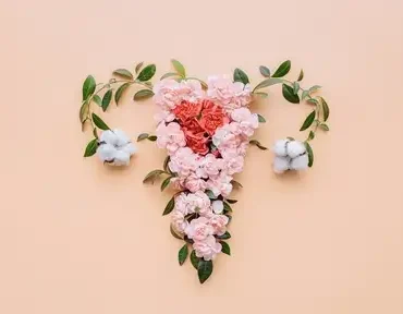 Salud sexual femenina y métodos anticonceptivos sin hormonas representados con una figura de útero hecha de flores.